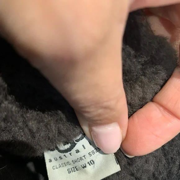 UGGS size 10 - Picture 4 of 4